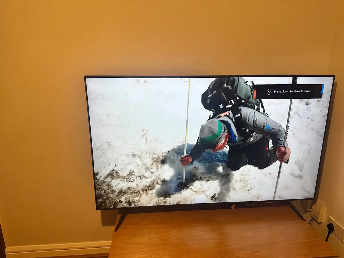 Samsung UHD AU7100 65 inch tv - Image 2