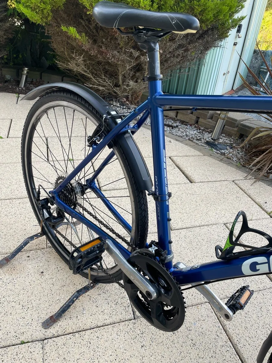 Giant Escape 3 hybrid bike - Image 3