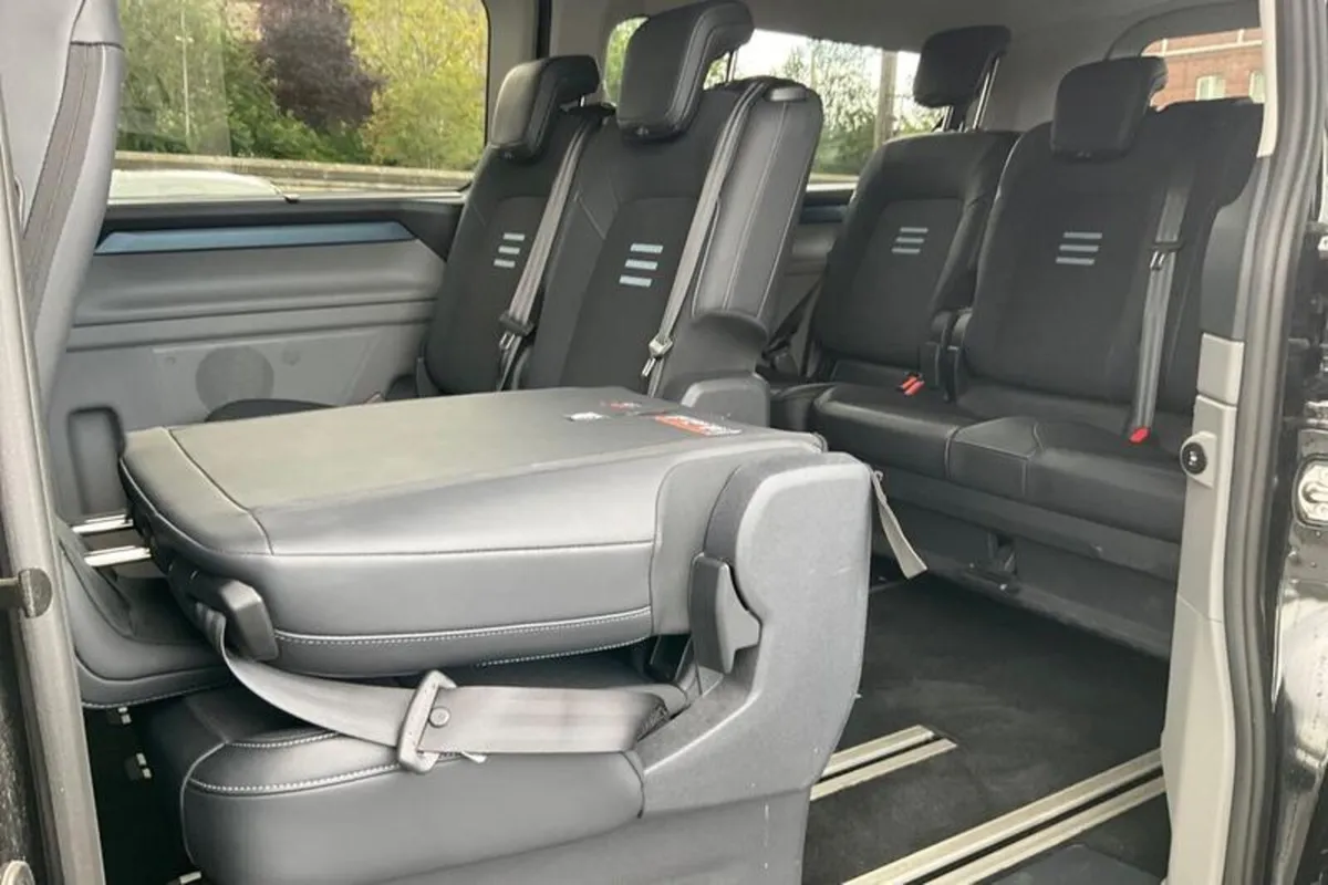 Ford Tourneo Custom 320 L2  FWD 2.0 EcoBlue 170ps - Image 4