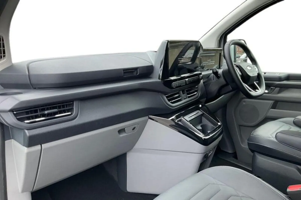 Ford Tourneo Custom 2.0 320 EcoBlue Titanium X Min - Image 3