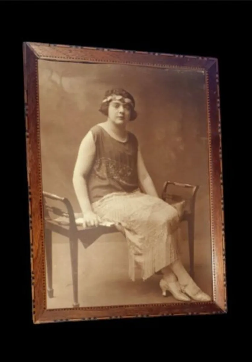 Antique 1920s Portrait in Inlaid Wooden Frame - Image 2