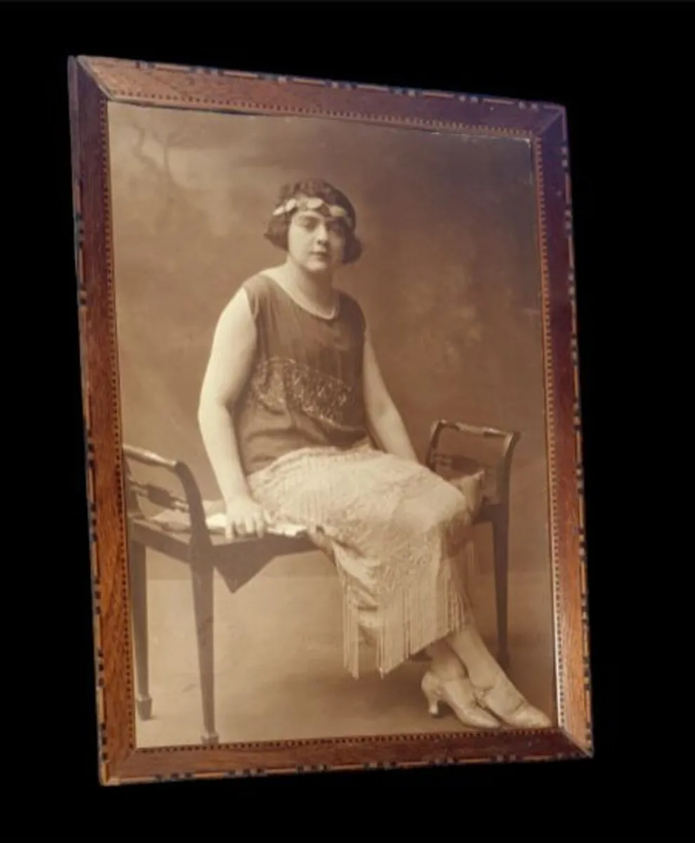 Antique 1920s Portrait in Inlaid Wooden Frame - Image 4