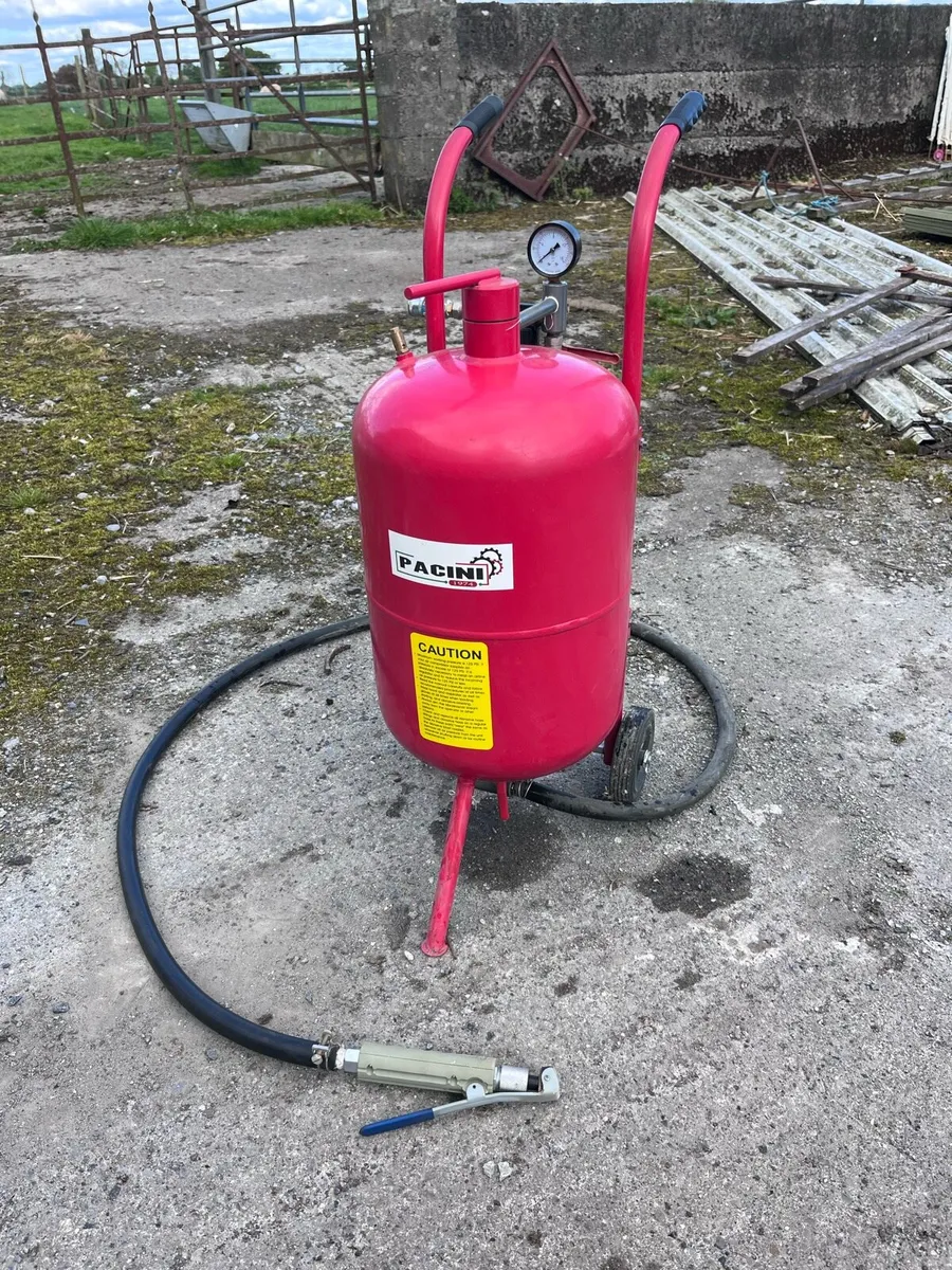 Sandblasting pot - Image 1