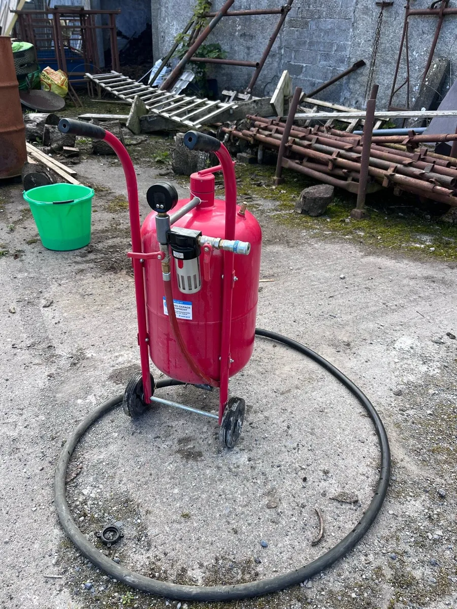 Sandblasting pot - Image 2