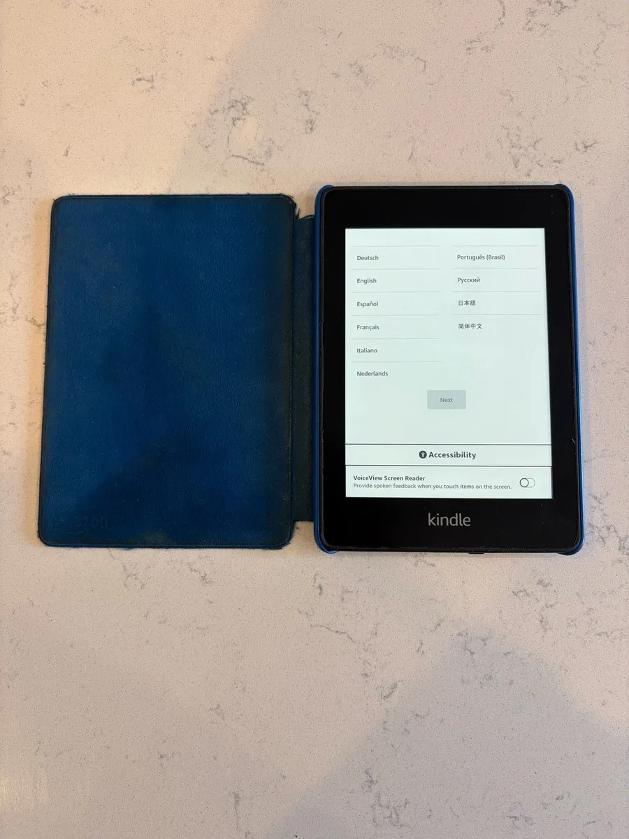 Kindle Paperwhite 10th Gen with Case and Charger - Image 3
