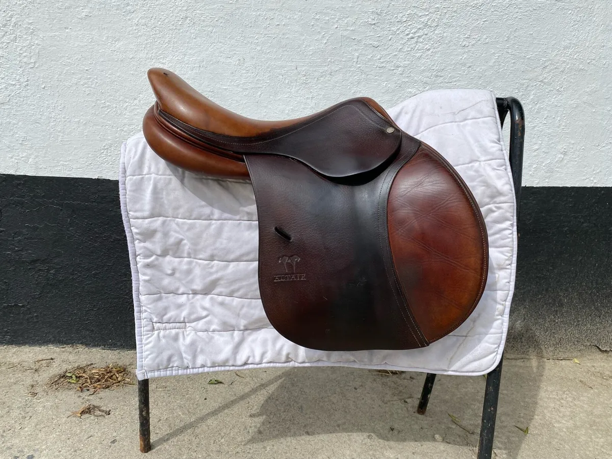 Antares jumping saddle 17” for sale - Image 4