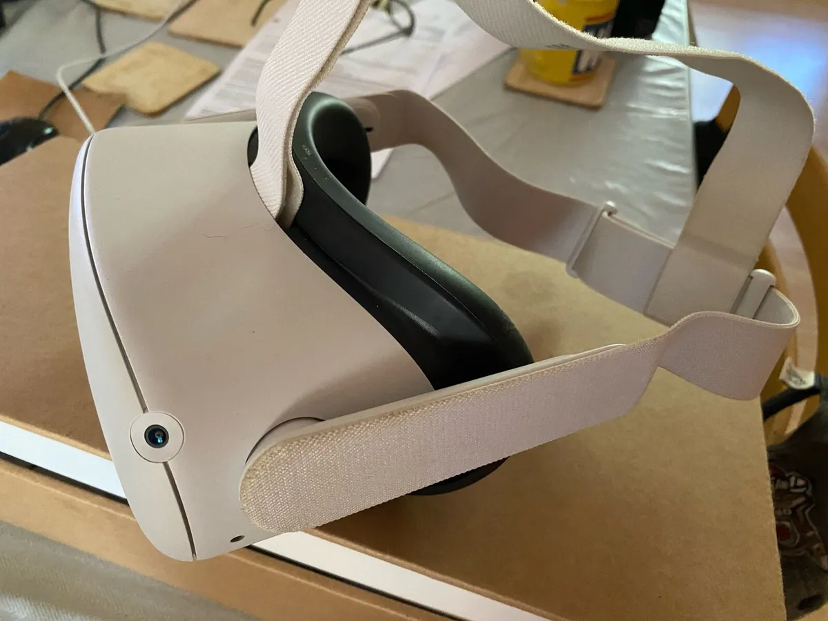 Oculus quest 2 - Image 4