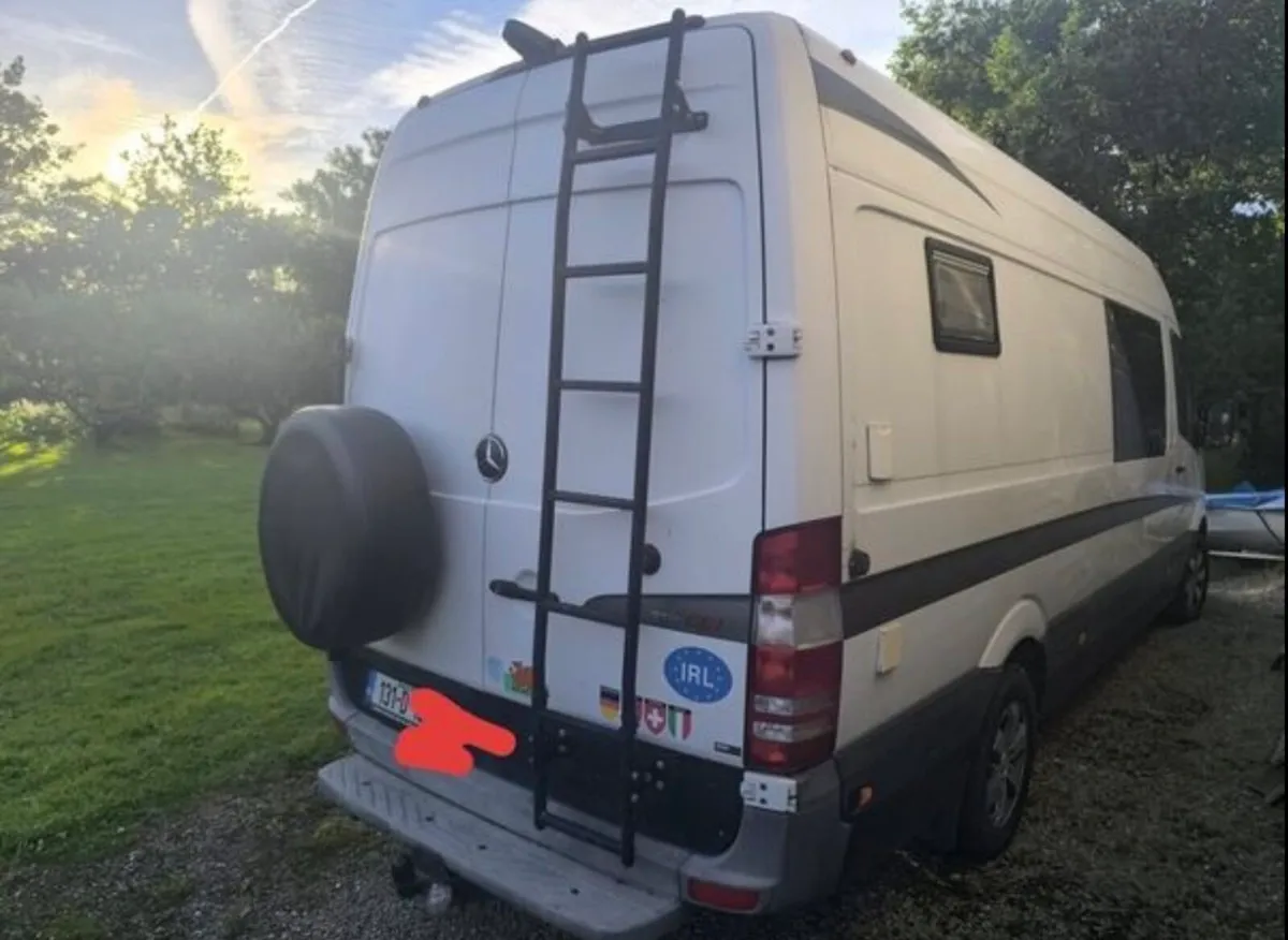 Mercedes Campervan - Image 2