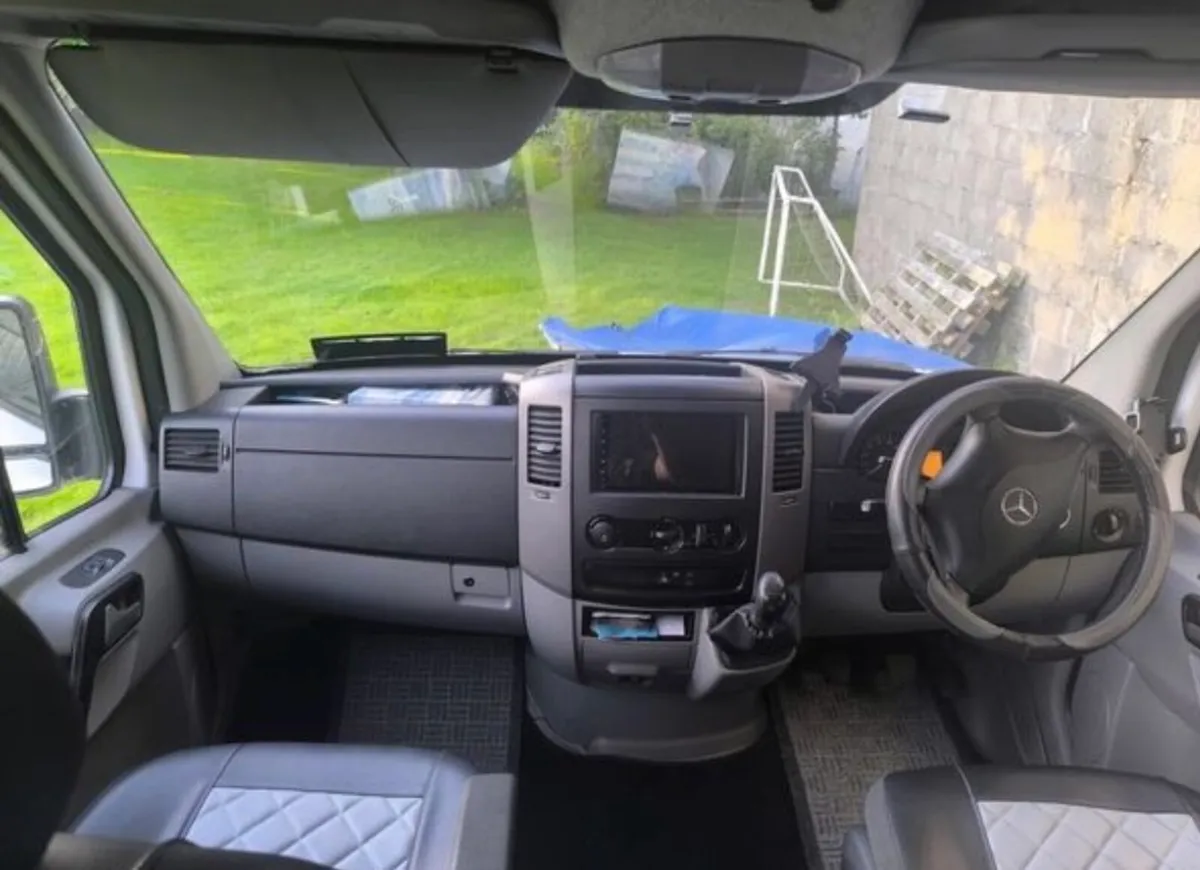 Mercedes Campervan - Image 3