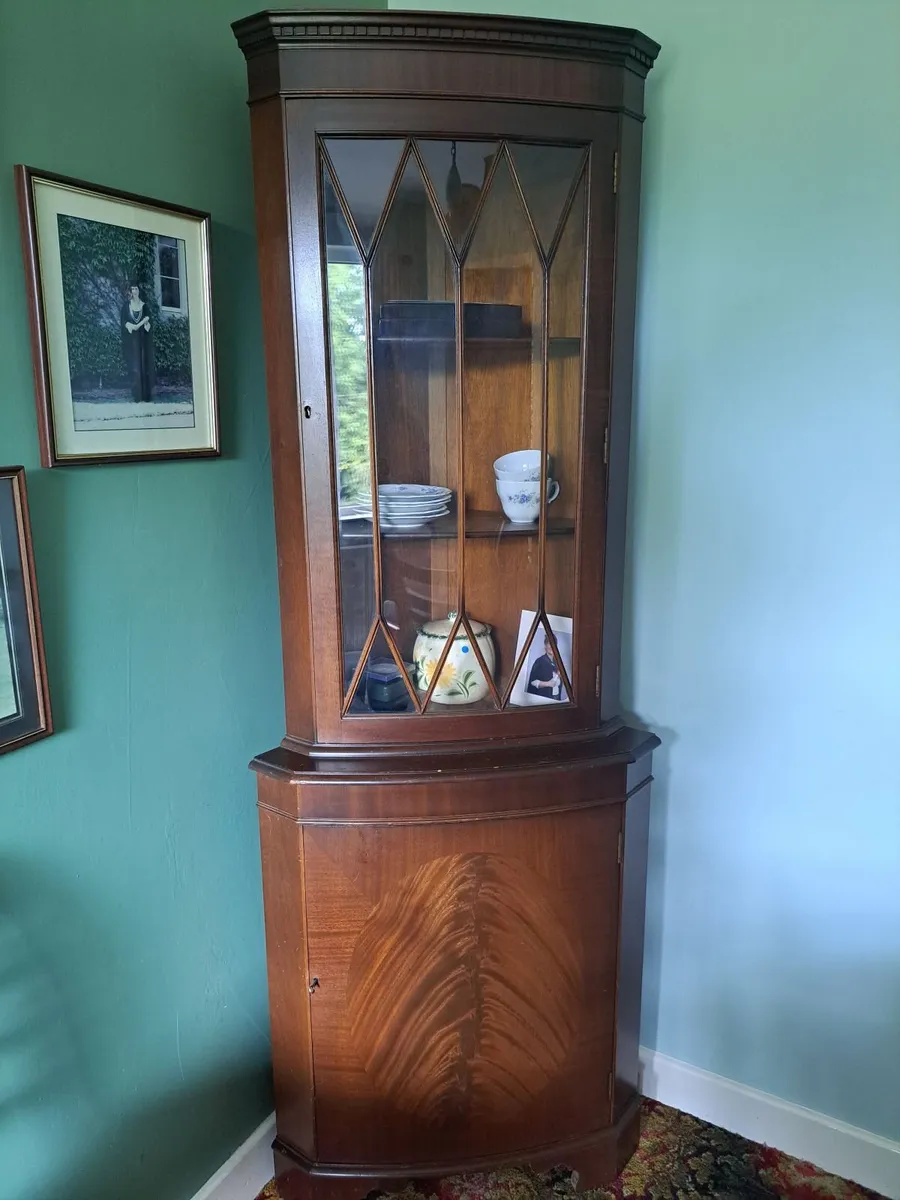 Corner Cabinet - Image 1