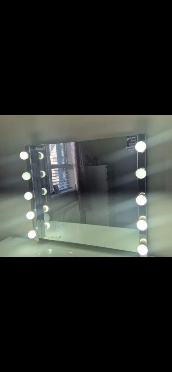 Hollywood Mirror
