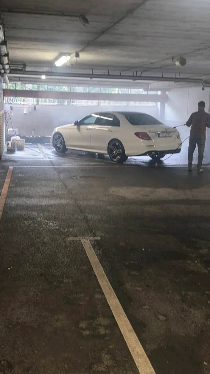 Car wash - Image 2
