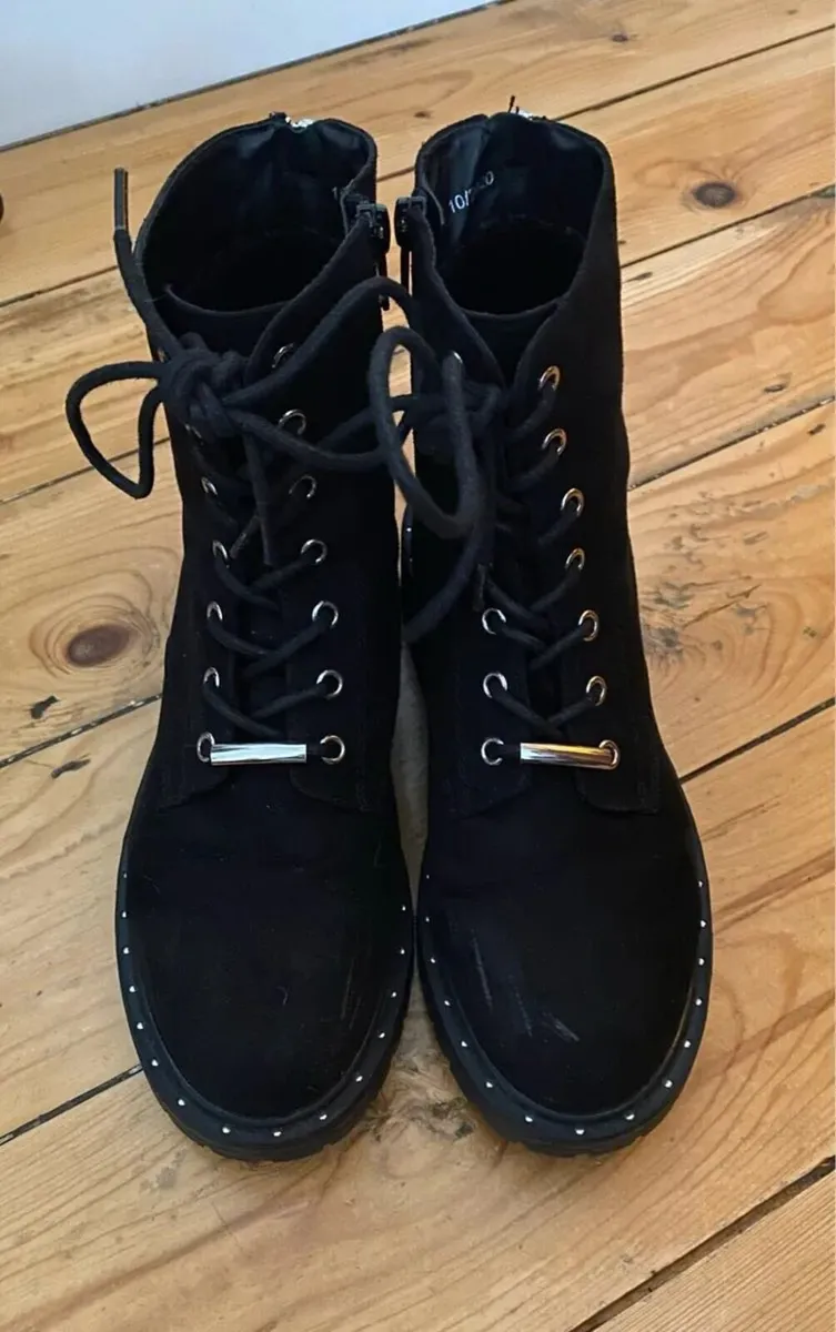 Ladies Schuh Black Suede Ankle Boots, Size 40 / 7 - Image 2