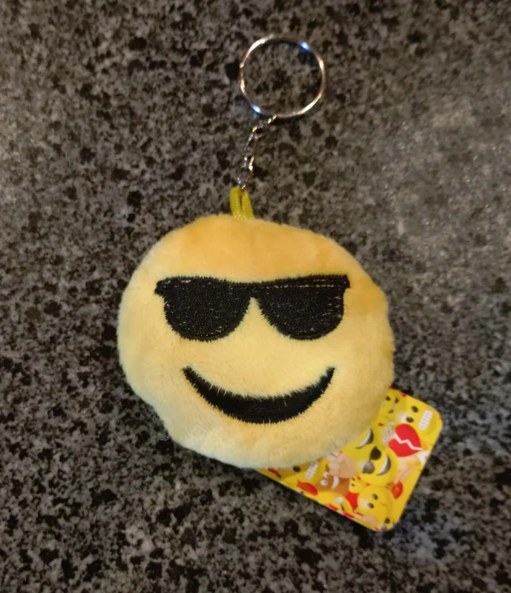 Soft Emojis & Flower Keyrings. - Image 4