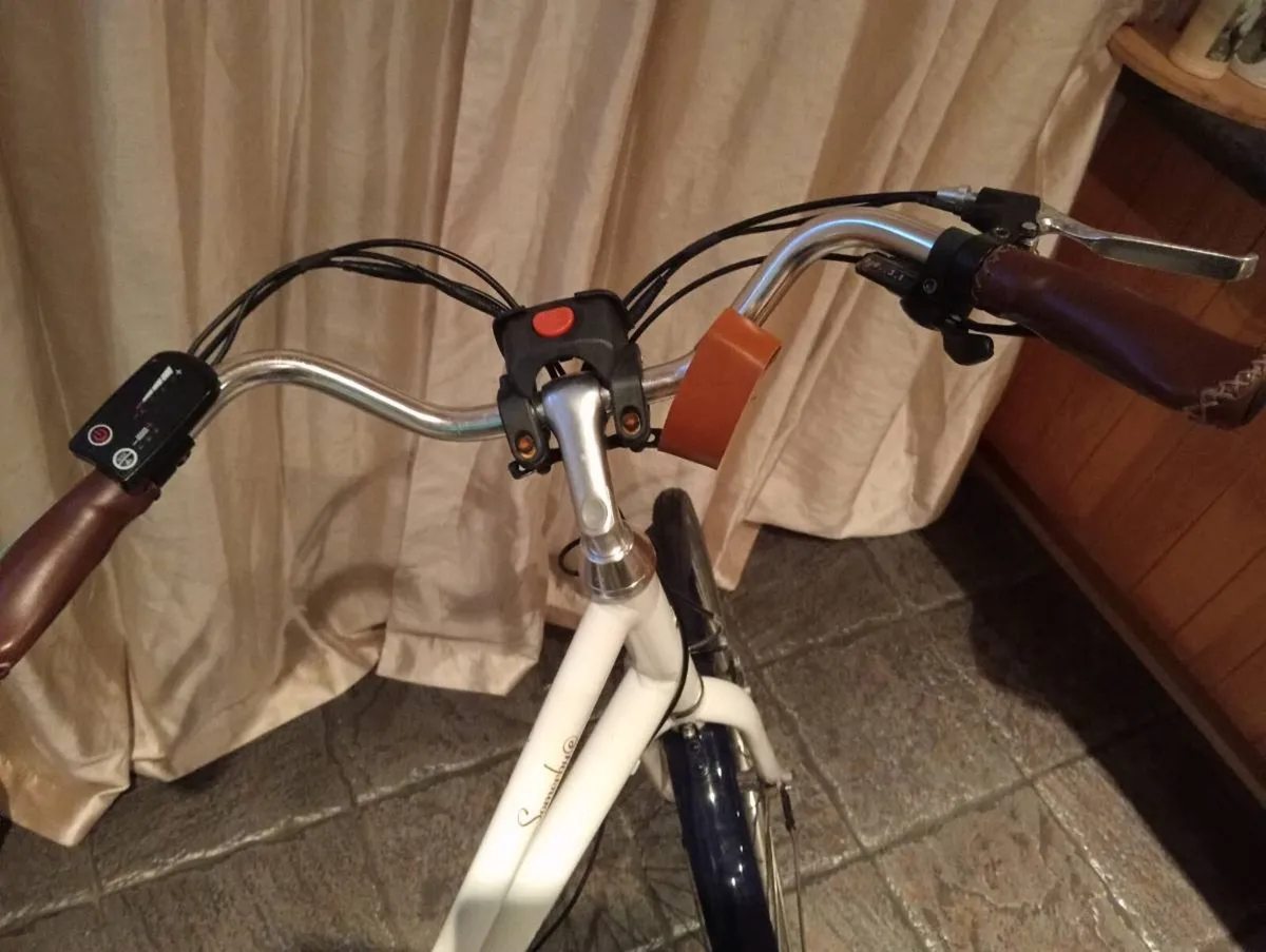 17"Pendleton somerby 8 speed electric ladies bike - Image 4