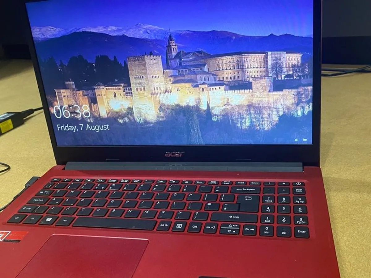 Acer Aspire 3 15.6in AMD A9 8GB 1TB Laptop - Image 1