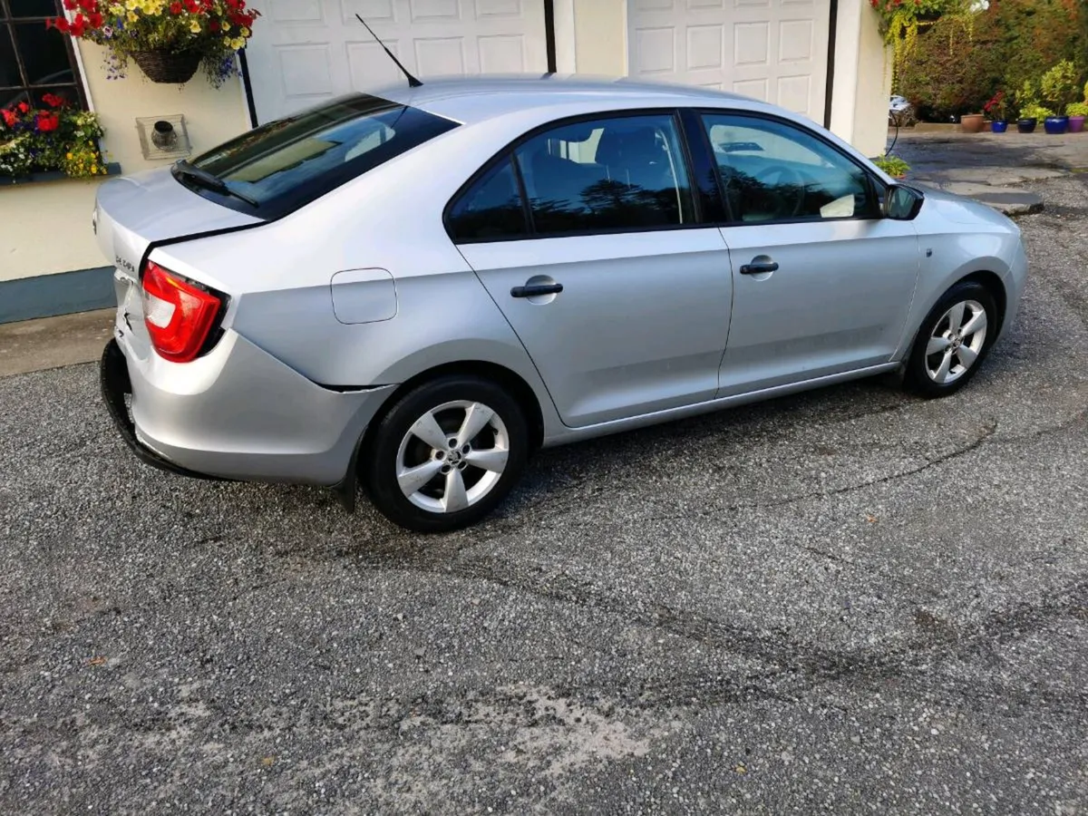 13 Skoda Rapid petrol - Image 4