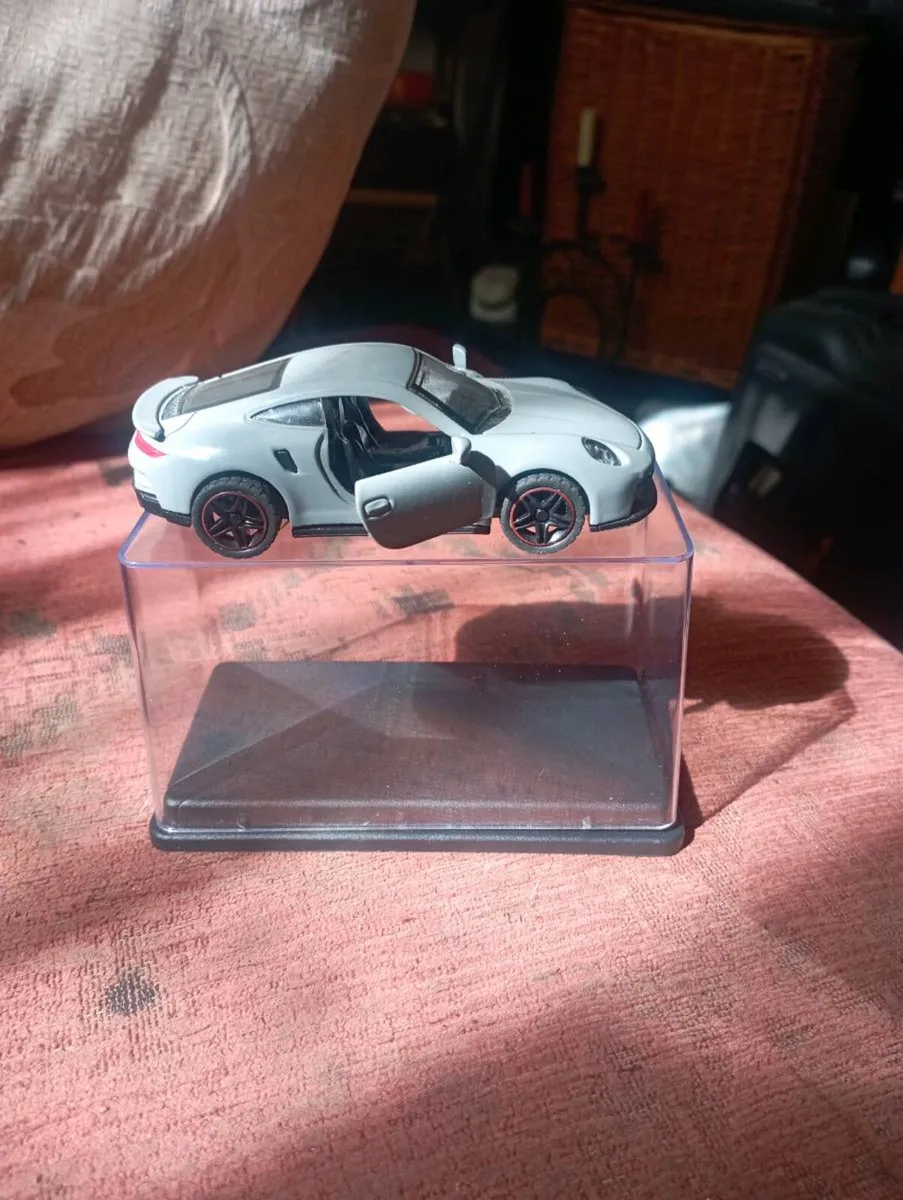 HOT WHEELES 1-43 SCALE DIE-CAST PORSCHE 911  CAR - Image 3