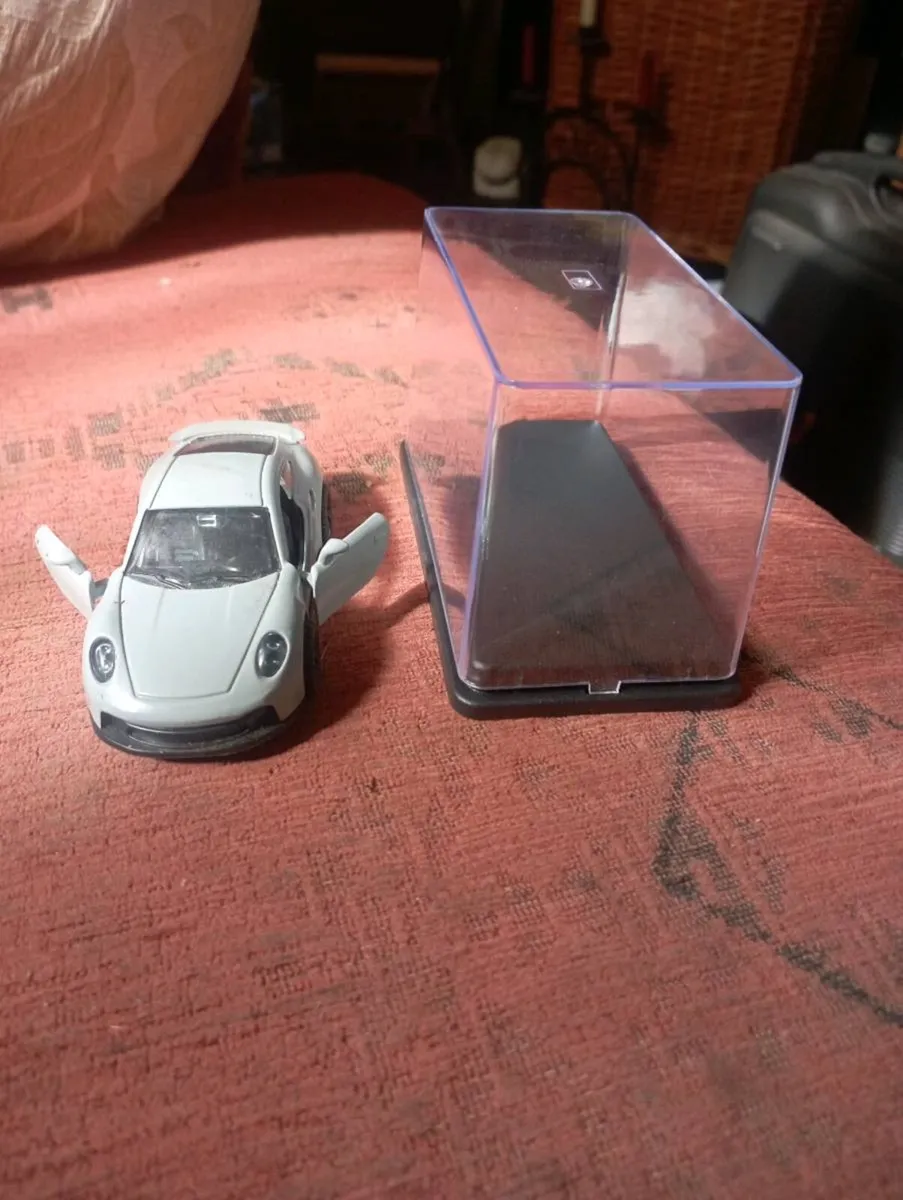 HOT WHEELES 1-43 SCALE DIE-CAST PORSCHE 911  CAR - Image 4