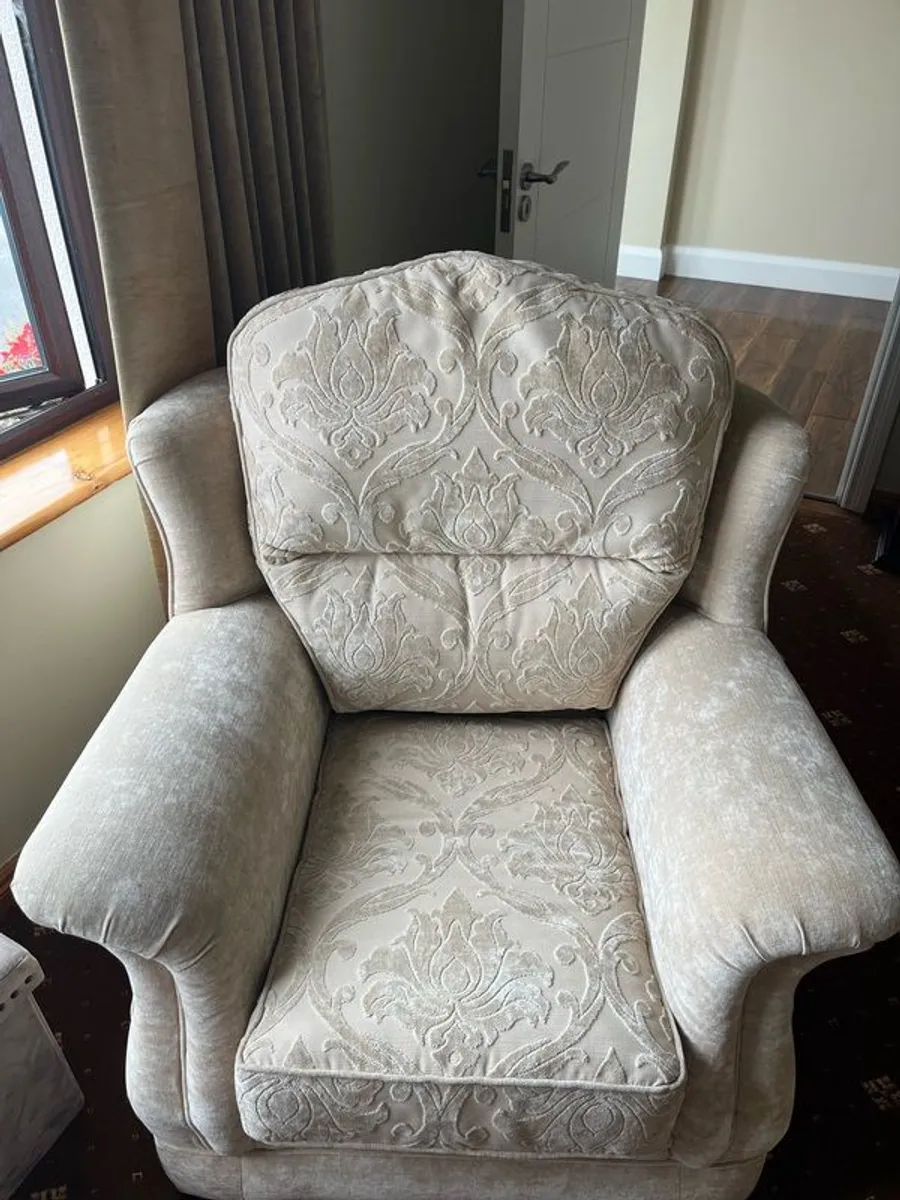 Queen Ann couch - Image 4