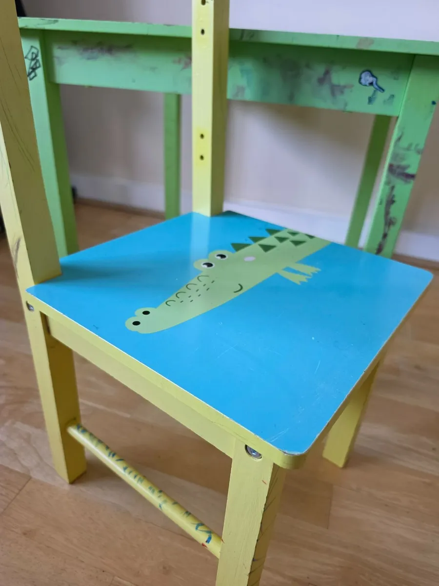 Kids table - Image 2