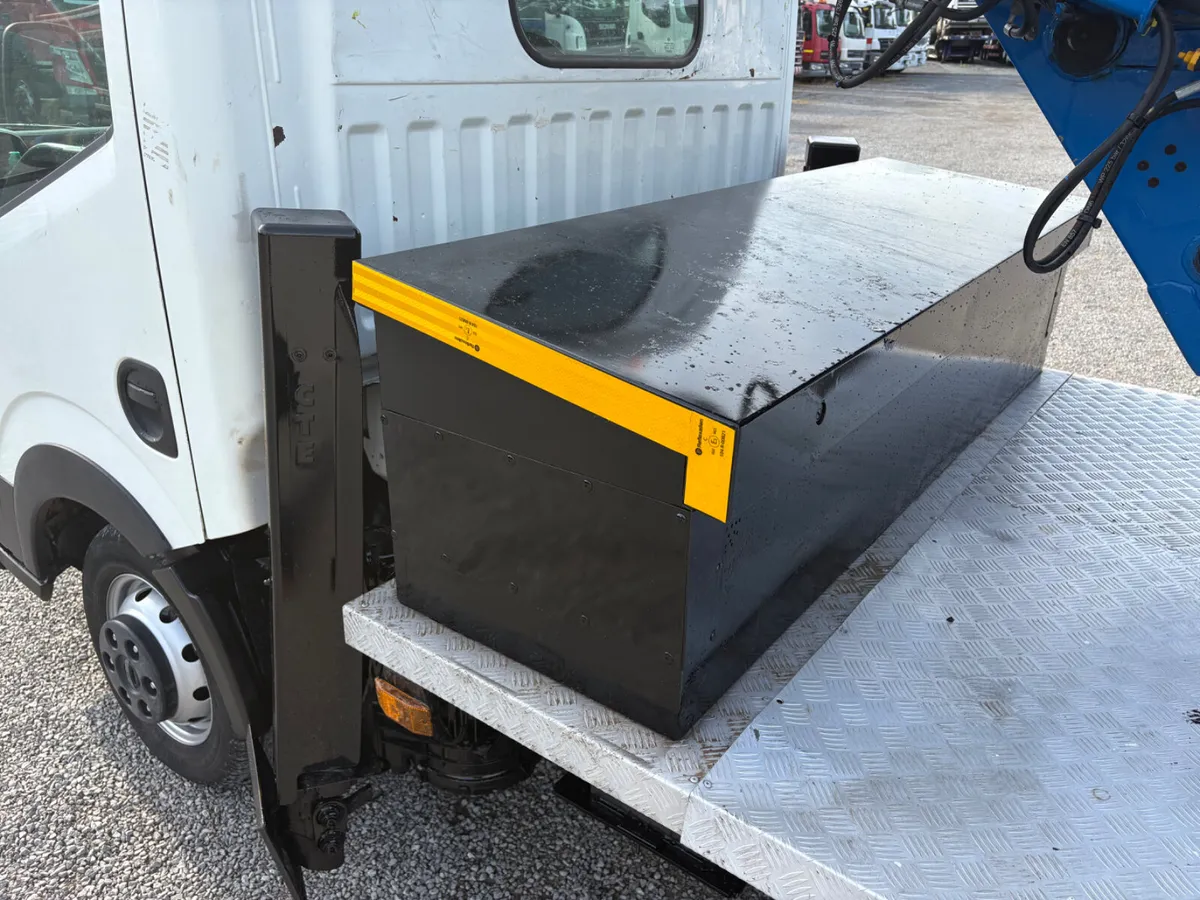 2017 Nissan Cabstar NT400 20M Cherry picker - Image 3