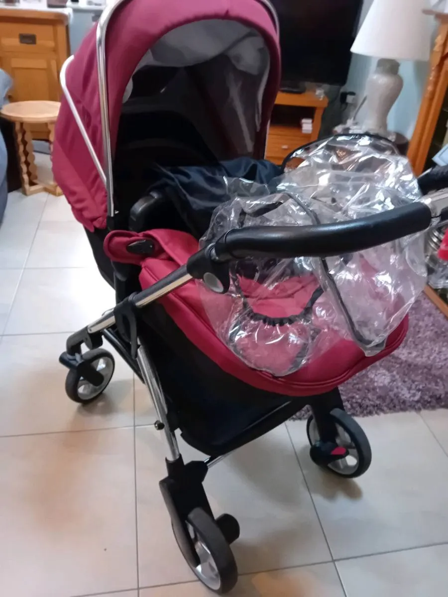 SILVER CROSS BABYS PRAM WITH RAIN COVERS - Image 3