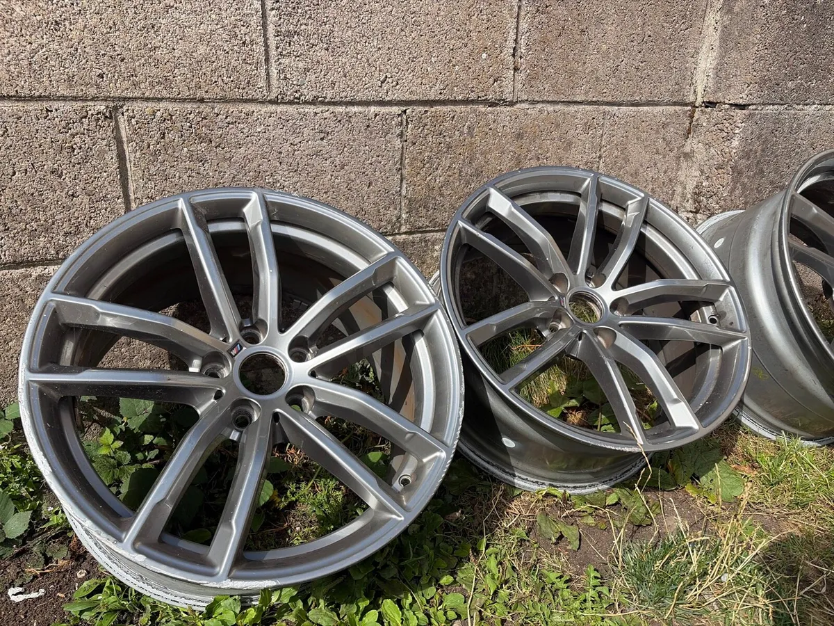 3 BMW alloys 18inch - Image 1