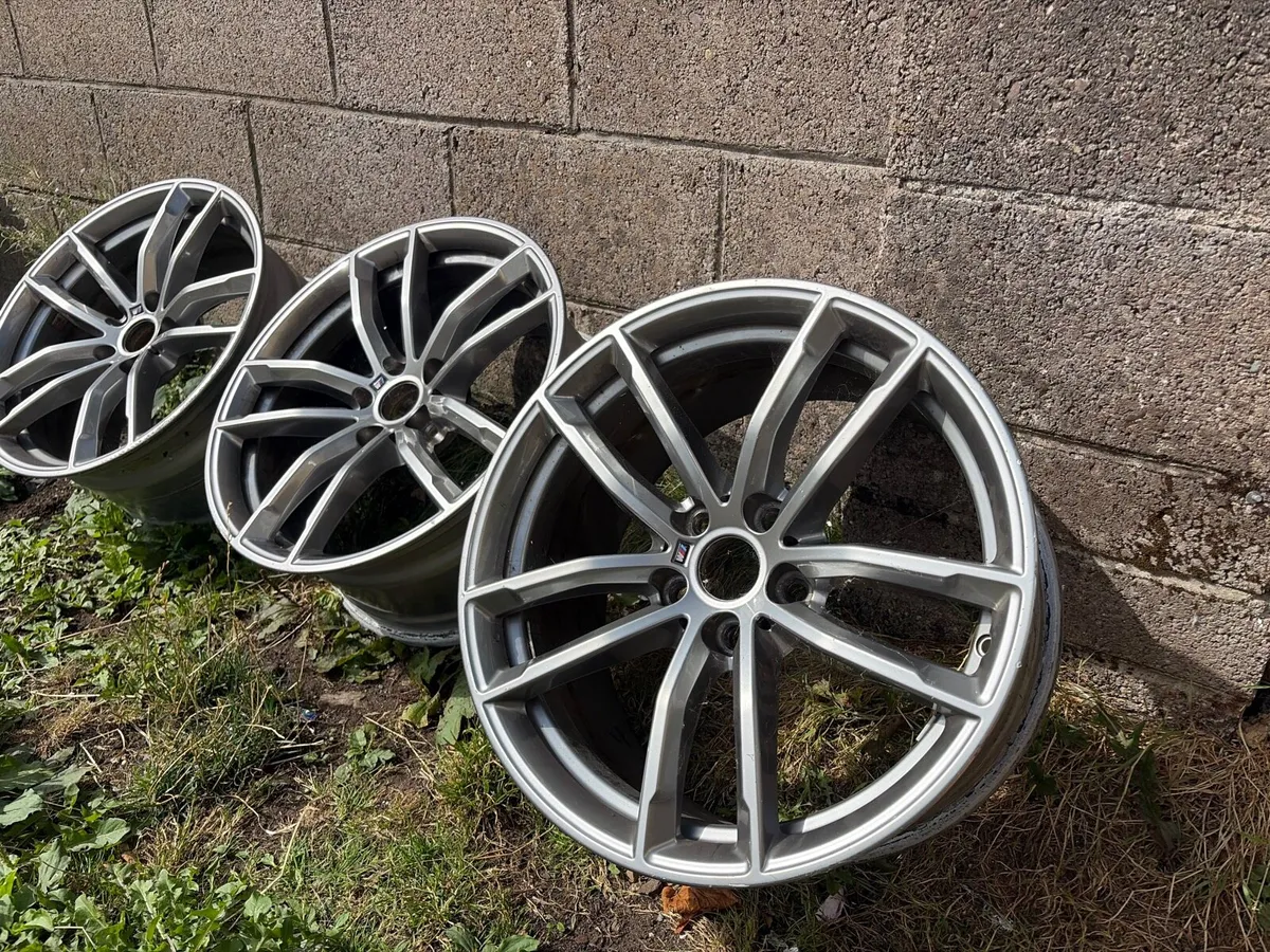 3 BMW alloys 18inch - Image 2