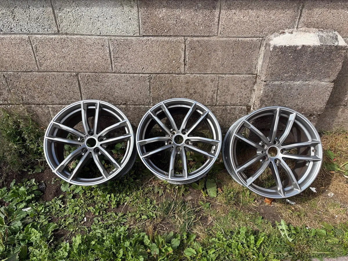 3 BMW alloys 18inch - Image 3