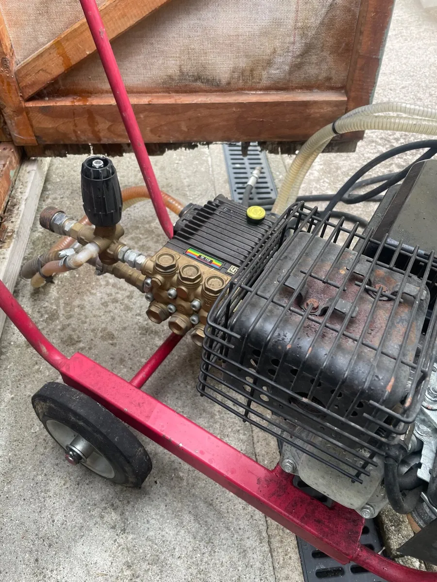 W112 Pressure Washer - Image 1