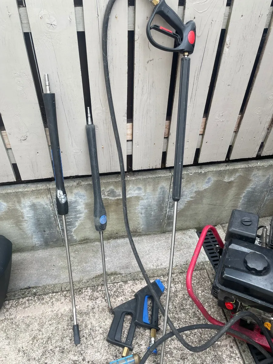 W112 Pressure Washer - Image 2