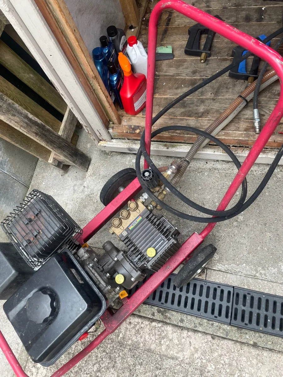 W112 Pressure Washer - Image 3