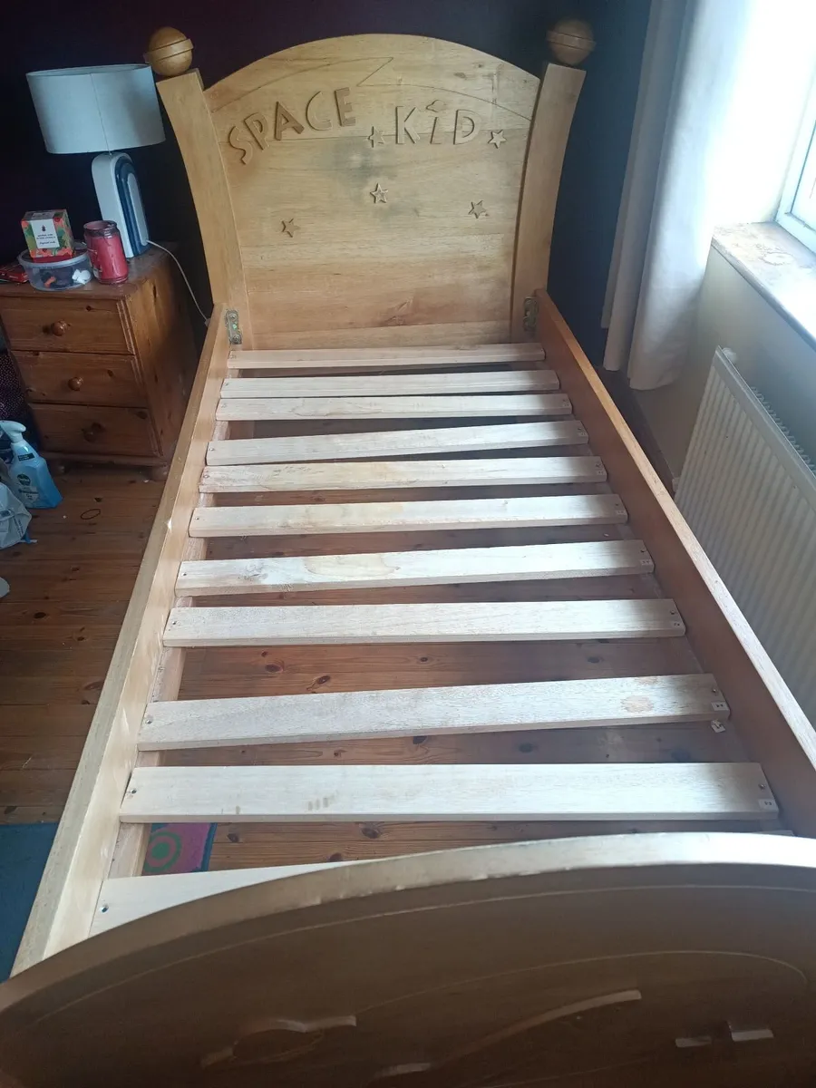 Kids single bed, decent condition - Image 3