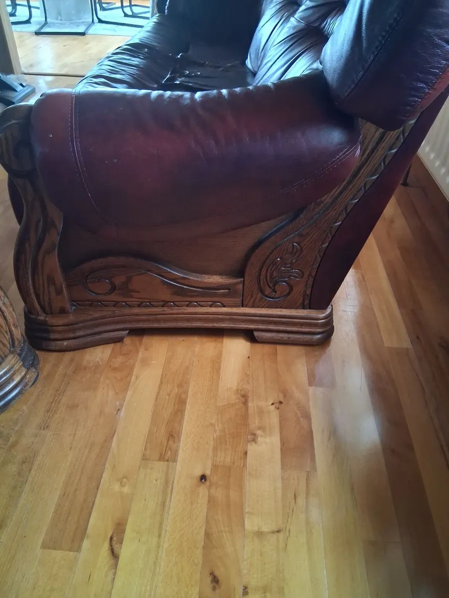 Couch and two chairs 3,1,1 - Image 3