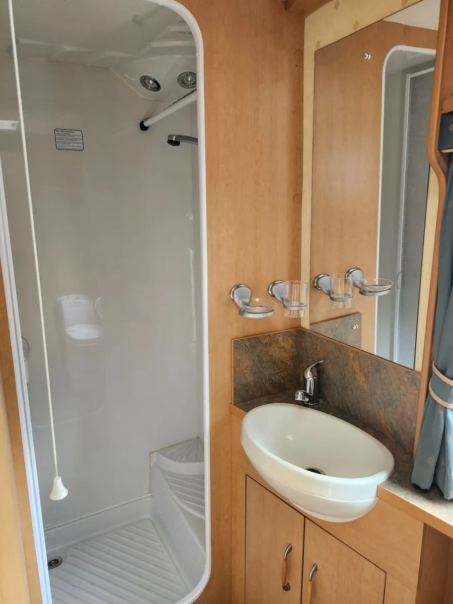 Caravan - Image 2