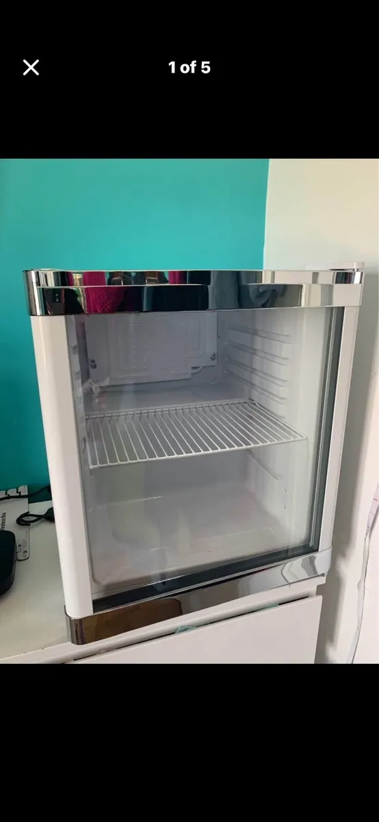 Mini fridge - Image 1