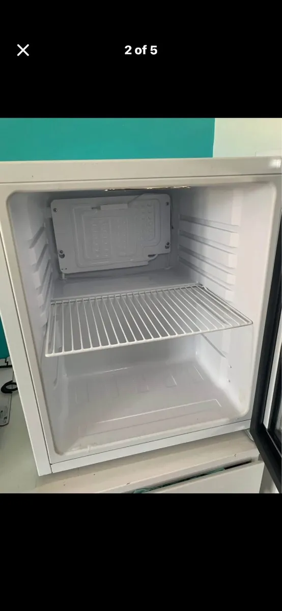 Mini fridge - Image 2