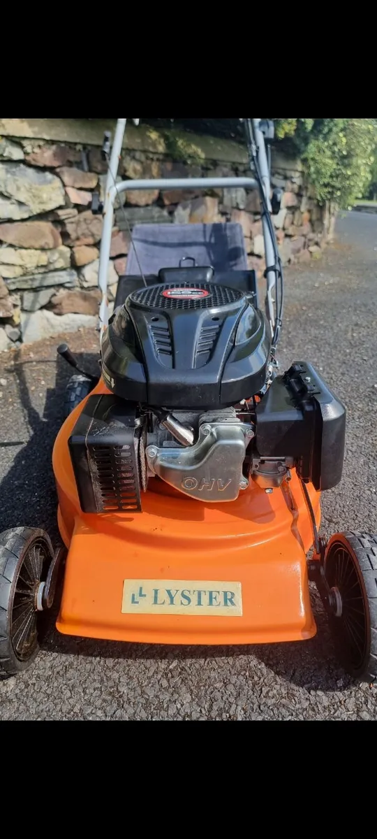 Lawnmower Self-propelled 19inch cut. - Image 1