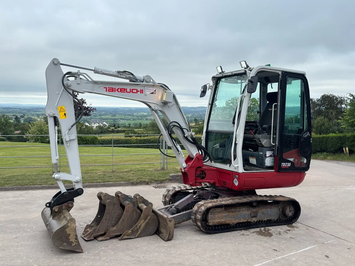 Takeuchi 3 Ton Digger - Image 2