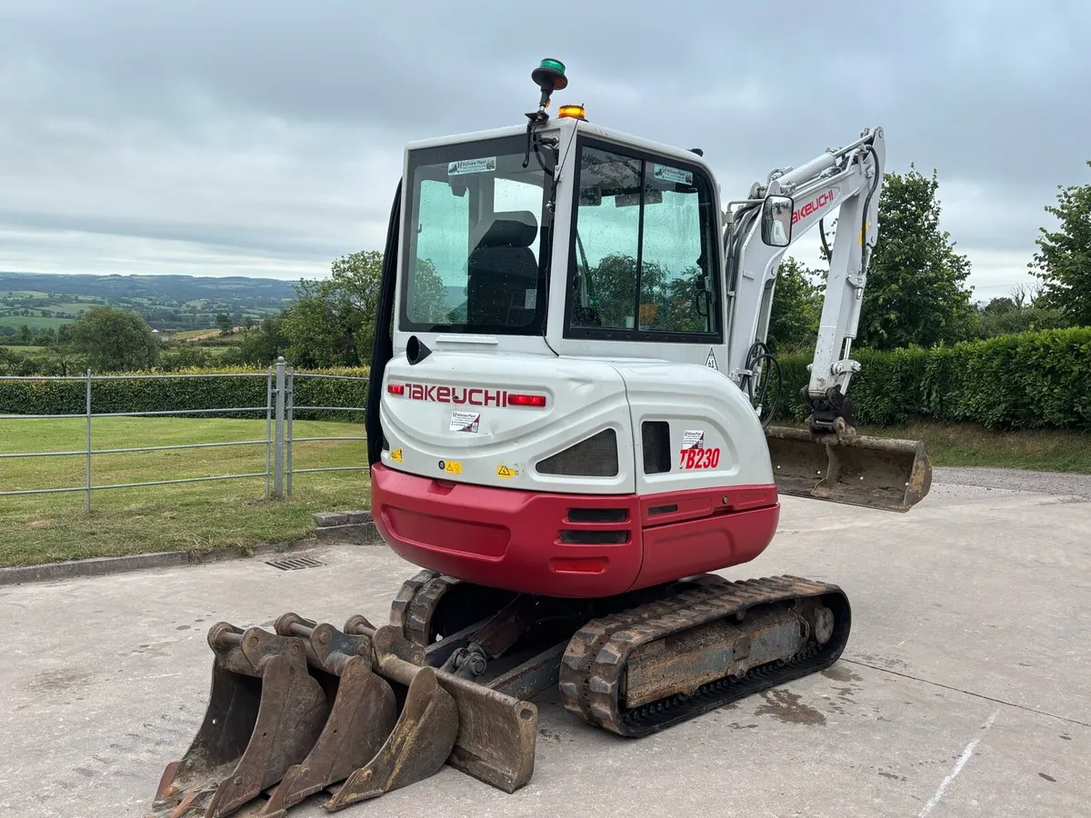 Takeuchi 3 Ton Digger - Image 3