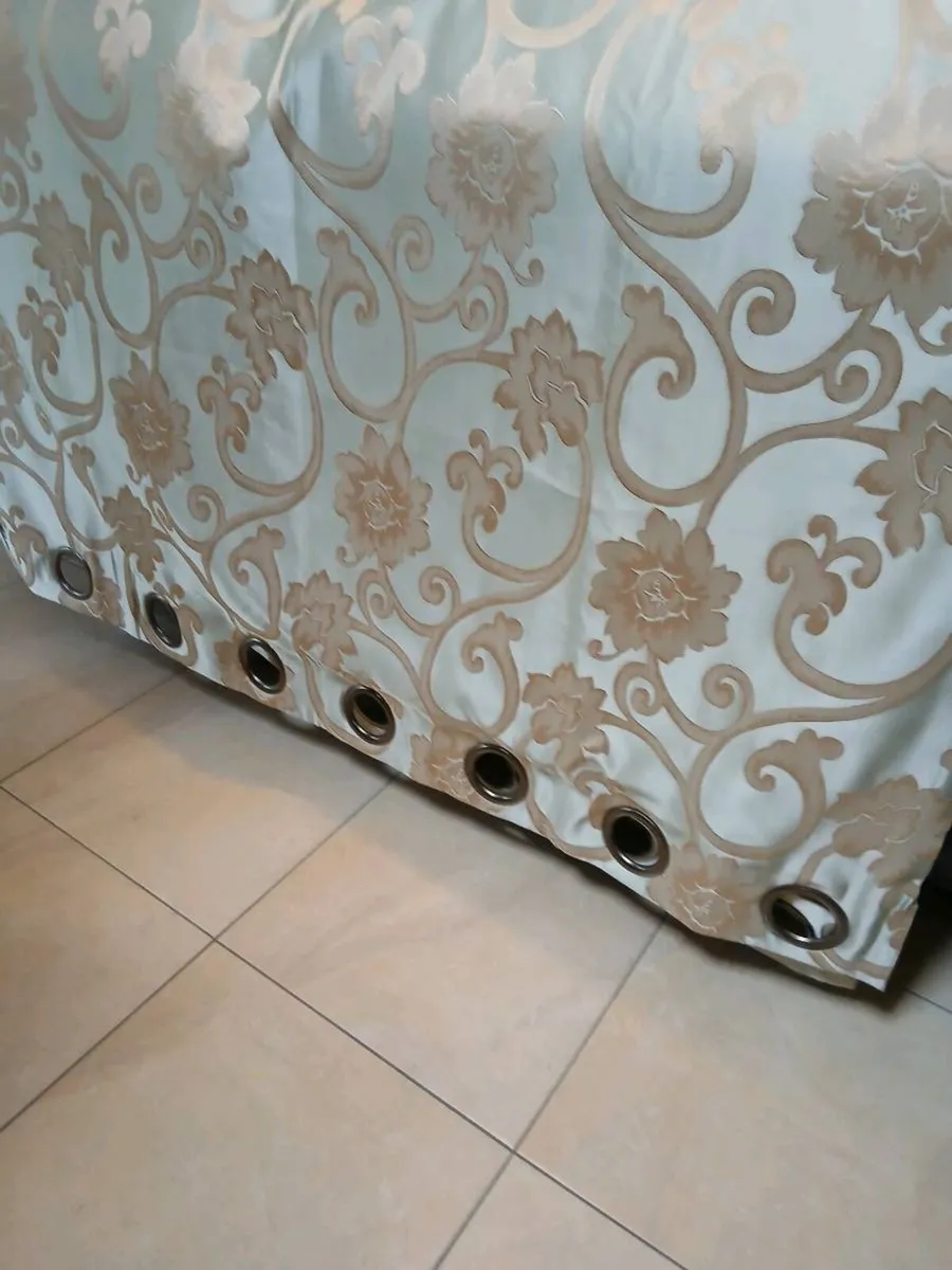 PAIR LINED HEAVY CURTAINS LIKE NEW - Image 1