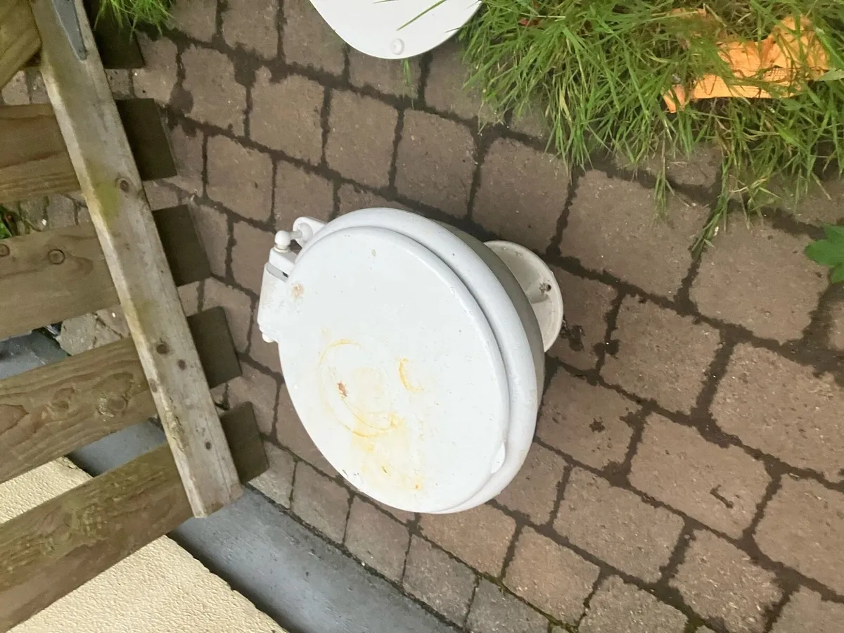 Old boat toilets - Image 2