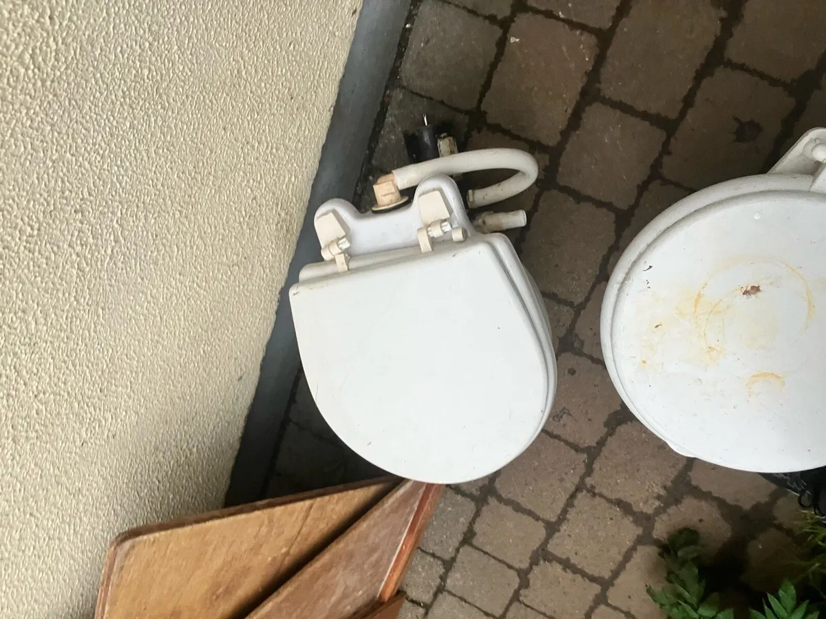 Old boat toilets - Image 3