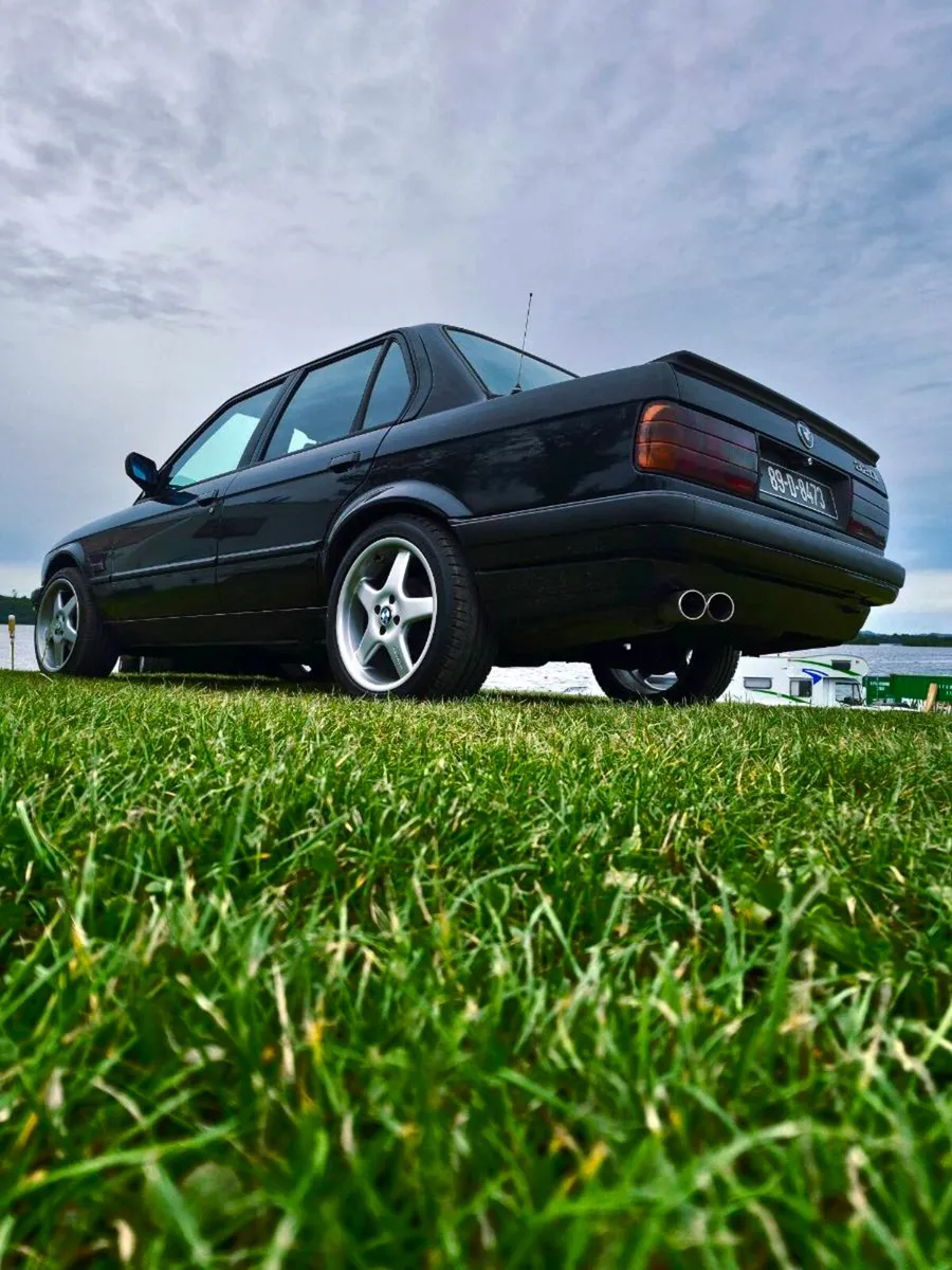 Bmw e30 320i 1989 - Image 1