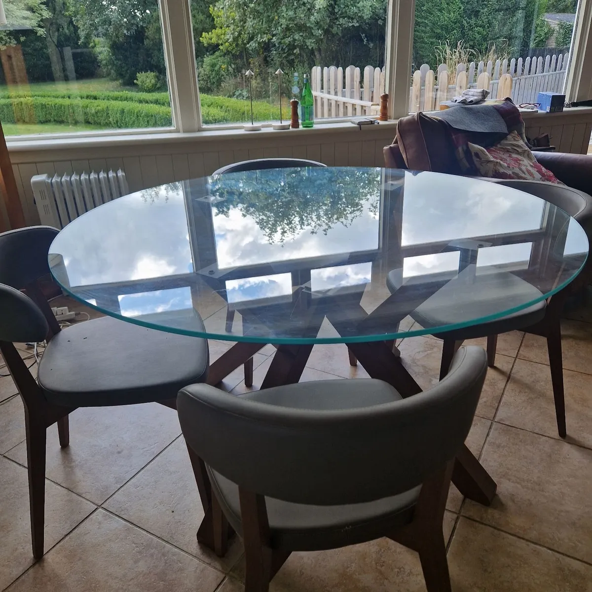 Furnituredining table and chairs - Image 3