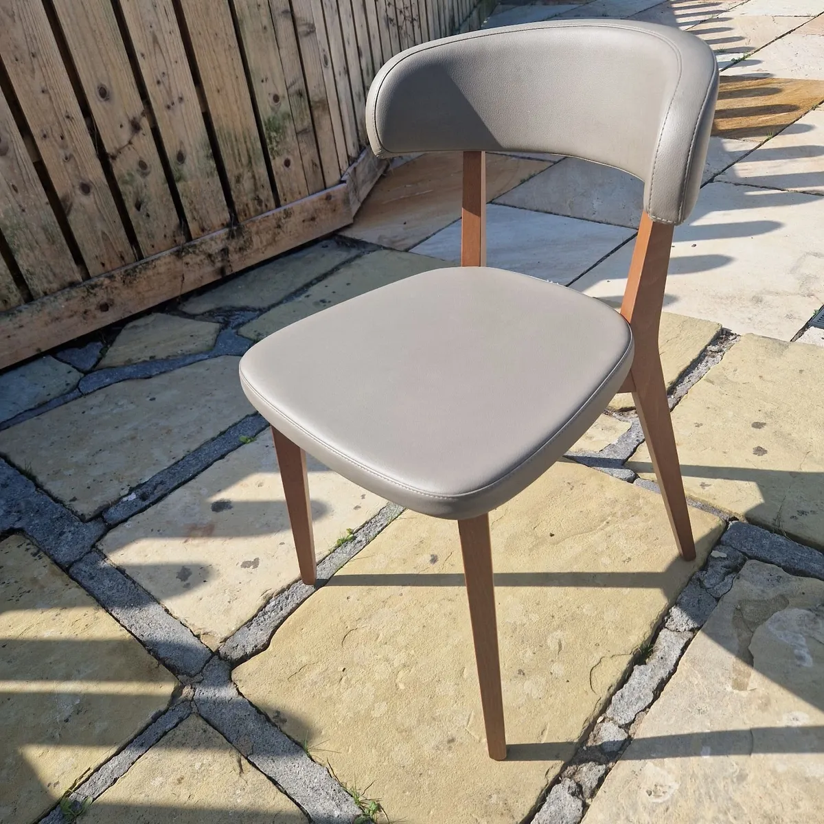 Furnituredining table and chairs - Image 2