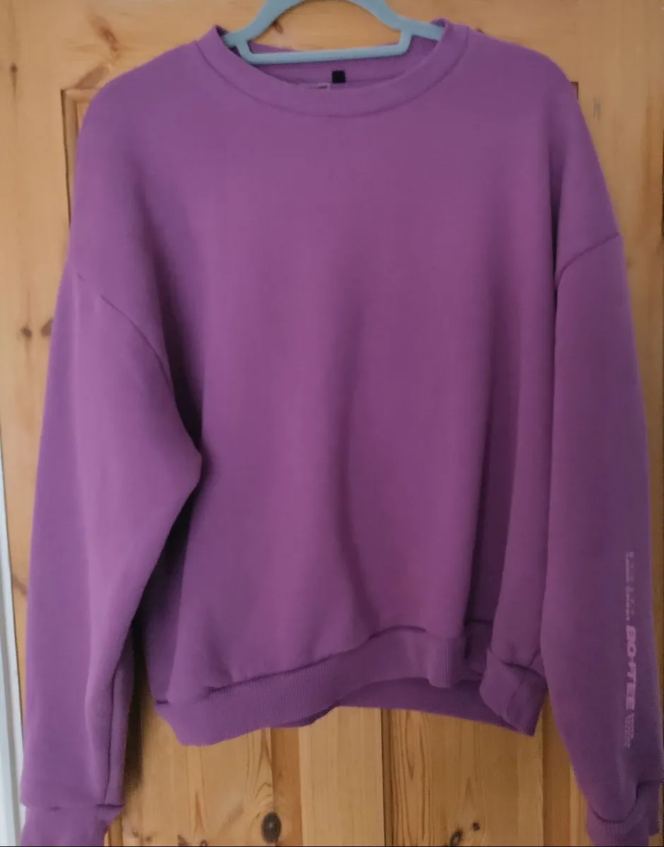 Bo+Tee sweatshirt Small - Image 3