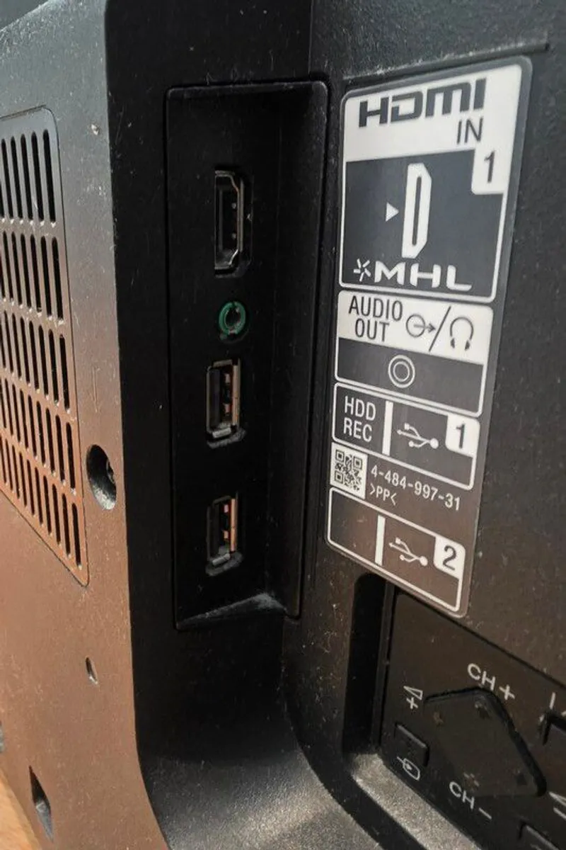 sony 32in TV monitor - Image 4