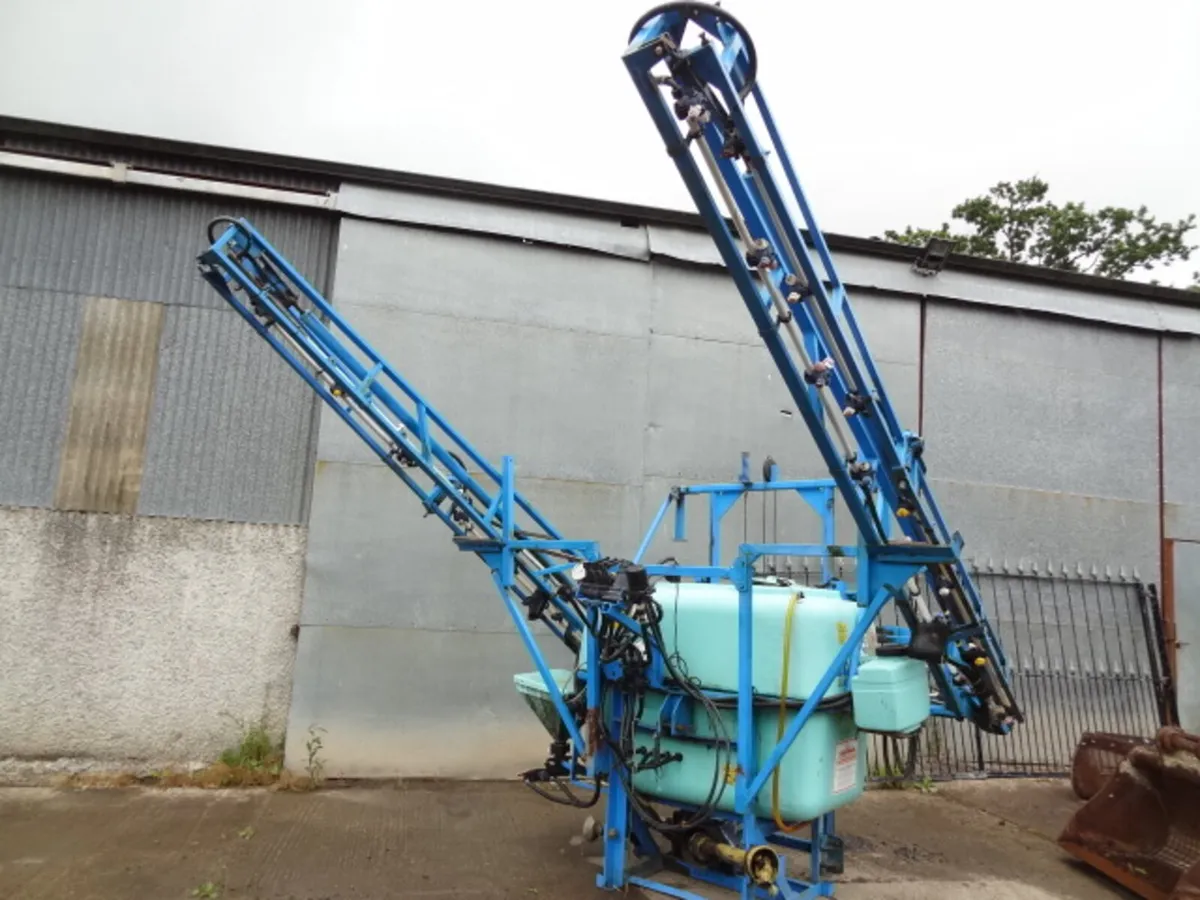 Berthoud 15/16 Metre 800 Litre Sprayer - Image 1